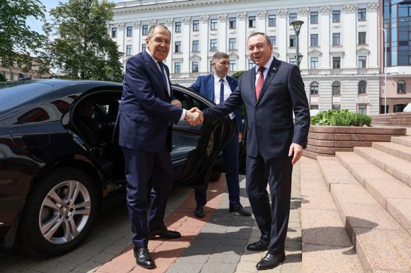 俄媒：俄白两国外长认为西方在欧洲竖起新“铁幕”