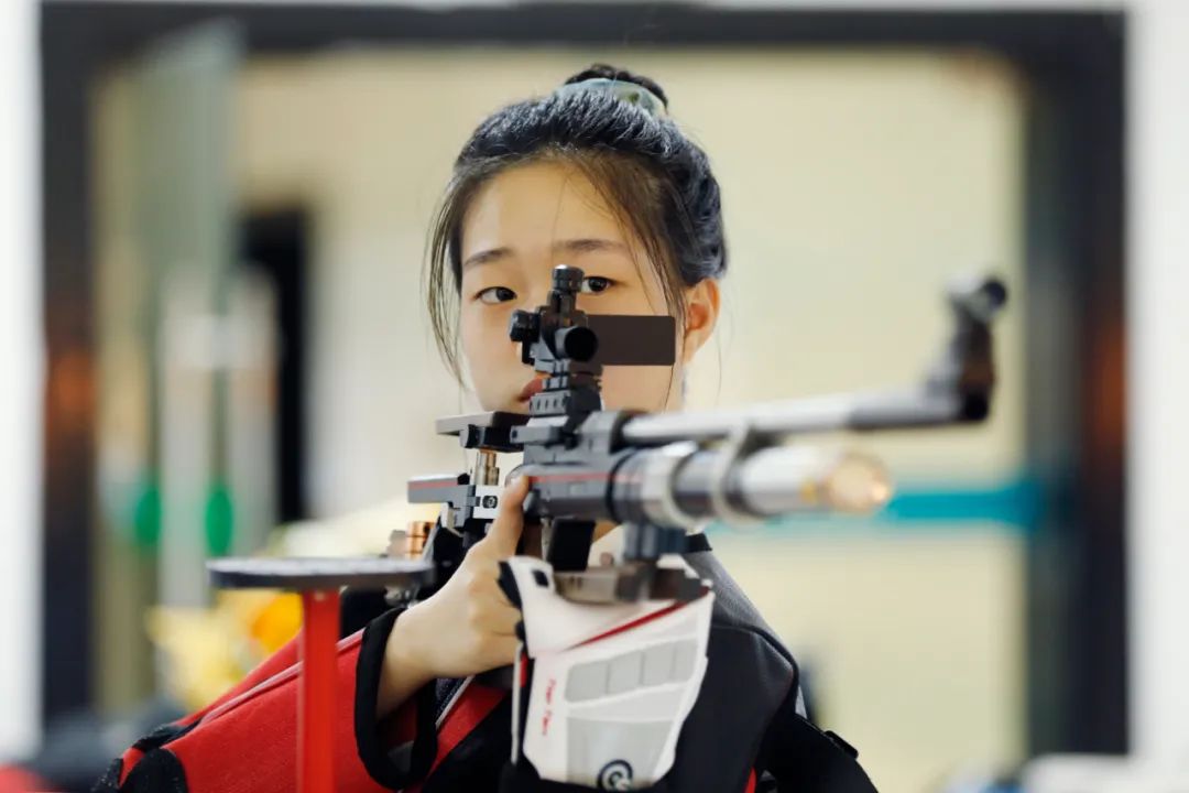 世界冠军和奥运会冠军有什么区别(两破世界纪录！台州16岁女孩赢了奥运冠军)