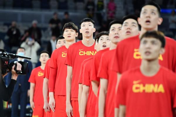 中国球迷为什么喜欢nba新秀(输球也高兴！球迷为何喜欢这样的中国男篮)