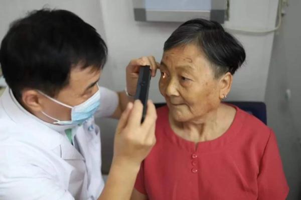 她是国内无偿捐献眼角膜第一人!23年后,她的母亲收到一份爱的回馈