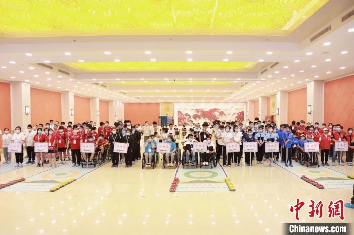 拥抱“冰雪”运动 浙江南浔举行残疾人旱地冰壶赛