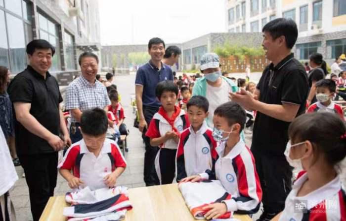 博興縣興福鎮(zhèn)中心小學舉辦首屆勞動實踐節(jié)(圖1) 博興縣興福鎮(zhèn)中心小學舉辦首屆勞動實踐節(jié)(圖1)