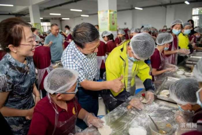 博興縣興福鎮(zhèn)中心小學舉辦首屆勞動實踐節(jié)(圖2) 博興縣興福鎮(zhèn)中心小學舉辦首屆勞動實踐節(jié)(圖2)