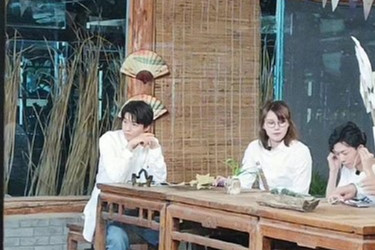 这是什么梦幻联动！王俊凯傅园慧合拍广告，同穿白衬衫满满青春活力