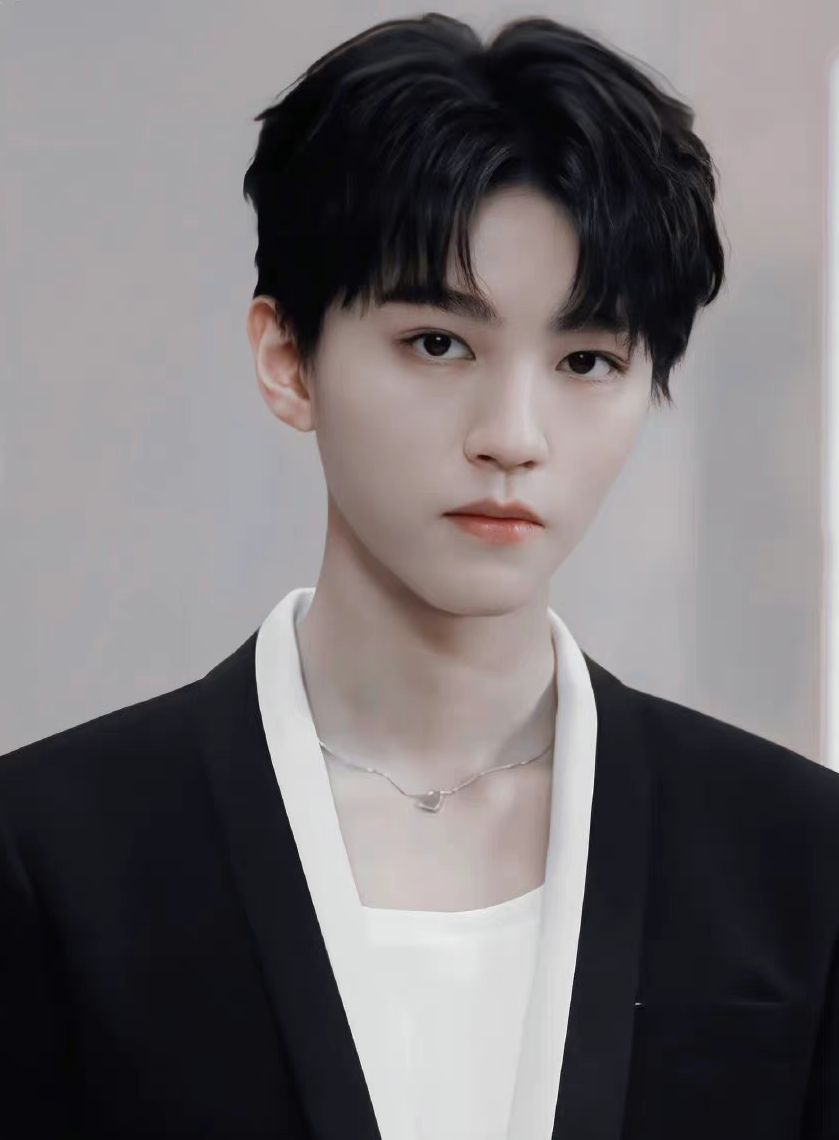 这是什么梦幻联动！王俊凯傅园慧合拍广告，同穿白衬衫满满青春活力