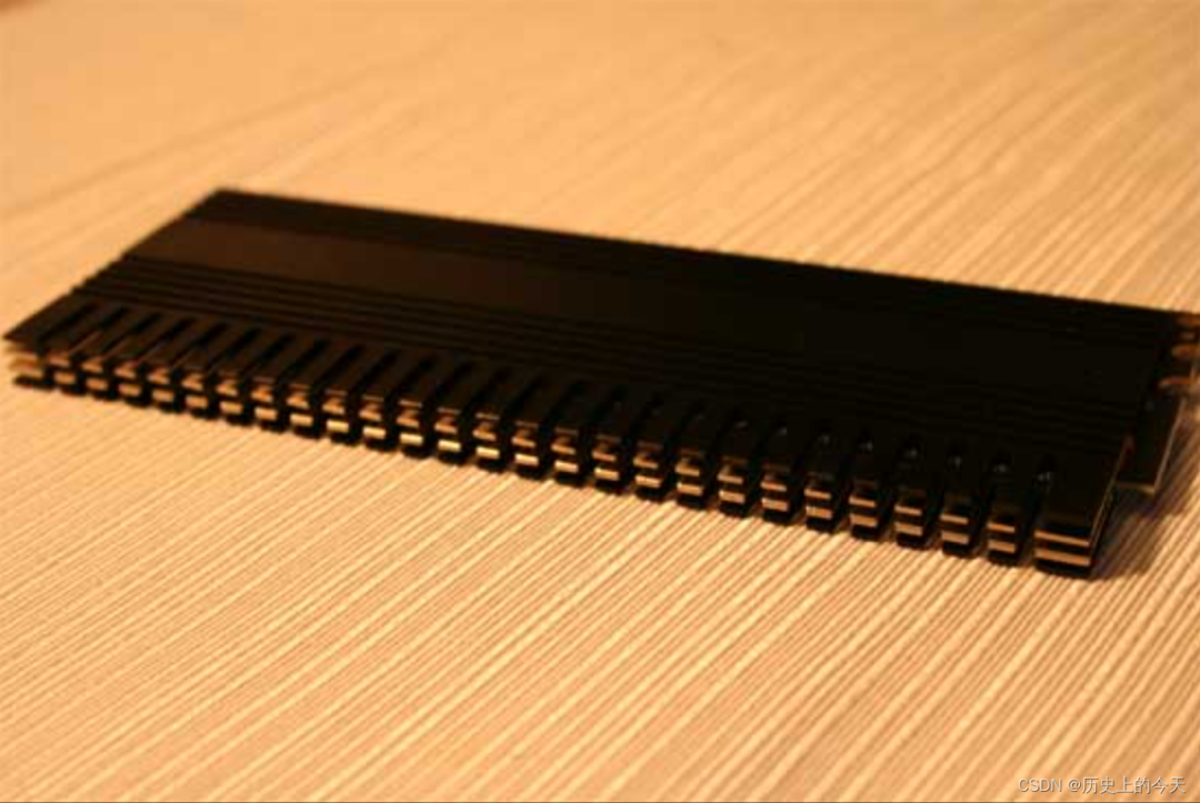 历史上的今天：数据库之父逝世；苹果公司购买 CUPS 代码；IBM 芯片联盟