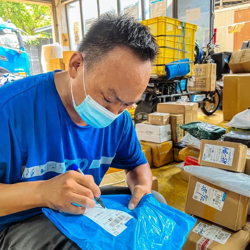 有快递小哥住进了ICU！高温来袭，这件事马虎不得