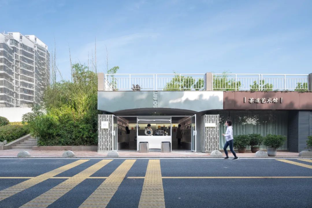 武汉江边一家就算洪水来了也能看展的艺术书店