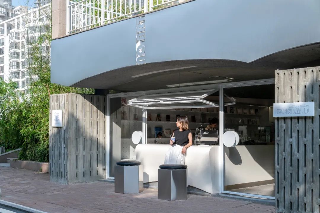 武汉江边一家就算洪水来了也能看展的艺术书店