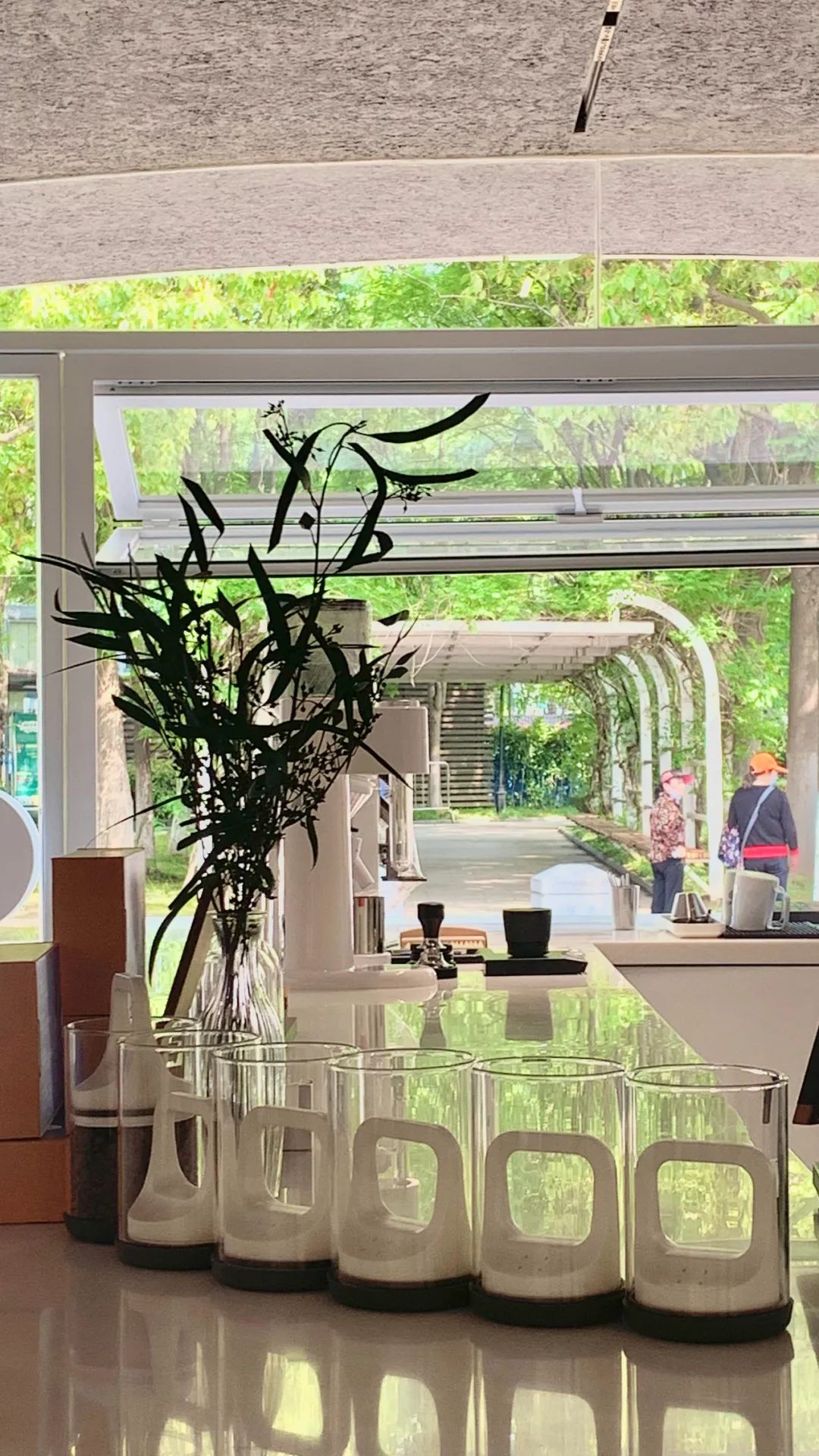 武汉江边一家就算洪水来了也能看展的艺术书店