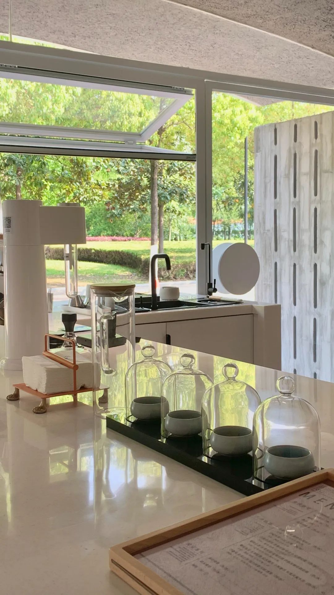 武汉江边一家就算洪水来了也能看展的艺术书店