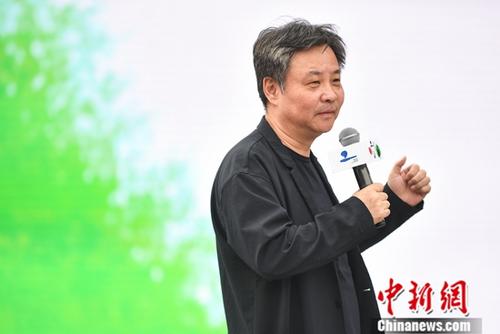 中央四台(段子手喜剧人吐槽帝……文坛巨匠们的“B面”把人笑裂)