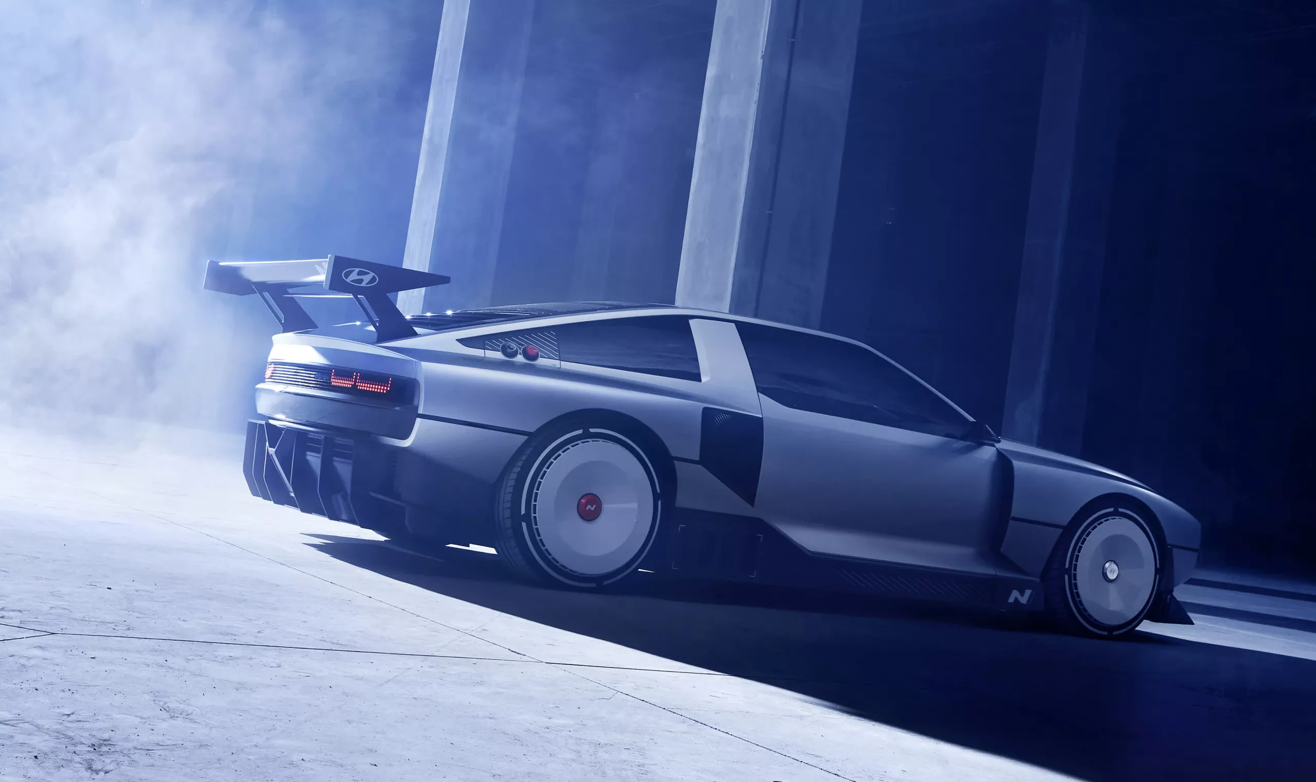 现代展示复古设计的电-氢混动概念车