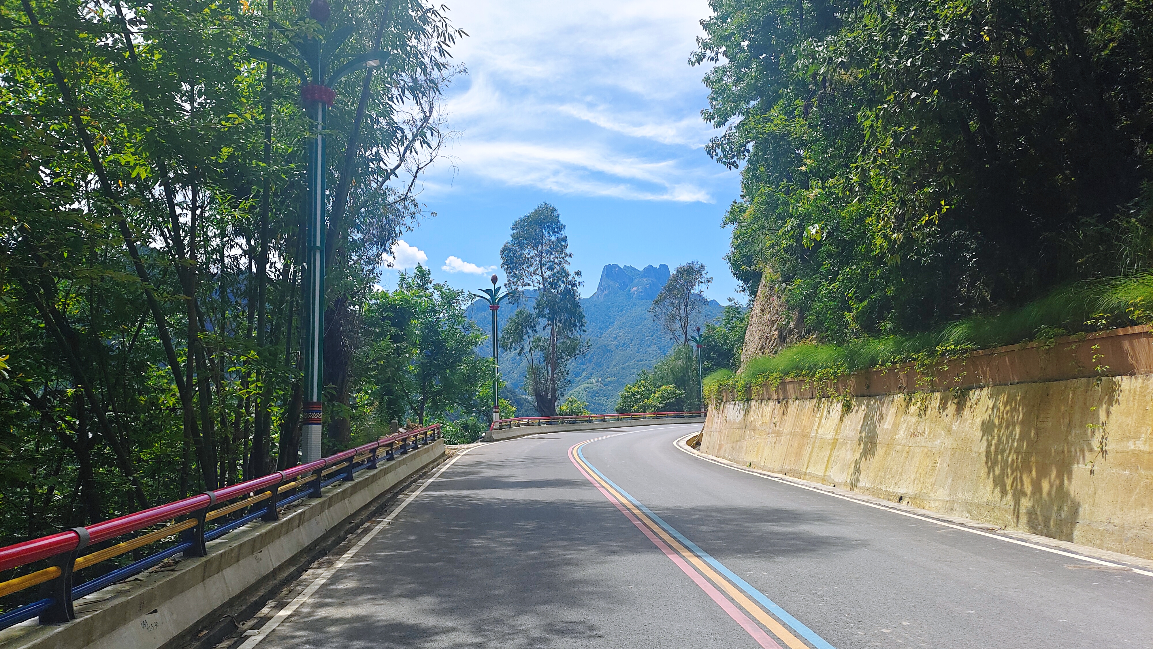 「“云南乡村美”主题征集」峡谷里的最美彩虹公路