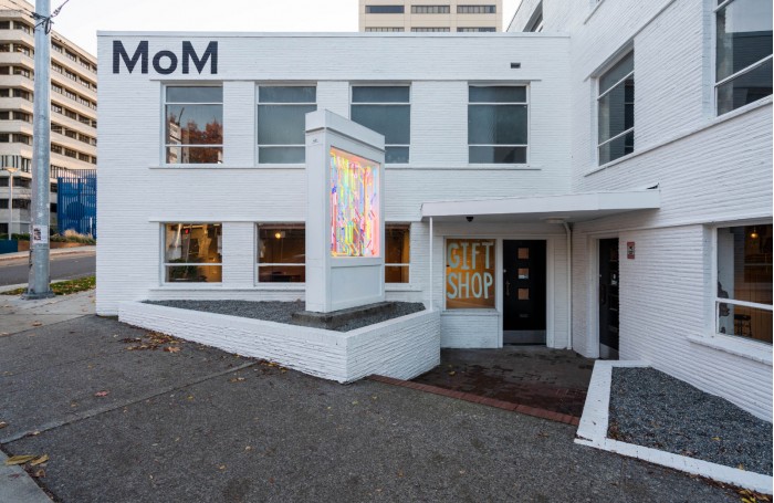 不堪舆论压力：西雅图MoM撤回《亚马逊vs微软》员工艺术展