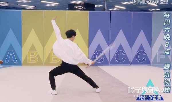 还记得《亲爱的热爱的》余承恩吗？如今撞脸小狗？