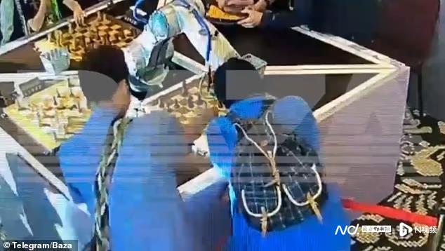 俄国际象棋比赛AI机器人抓住一名7岁小男孩并折断其手指