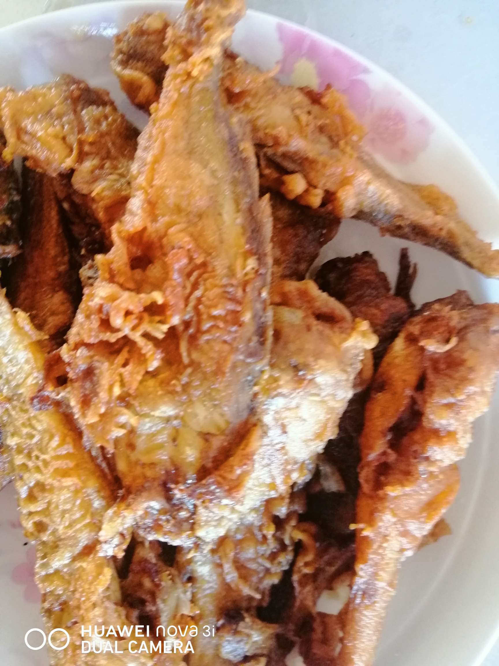 香酥小炸鱼奉上，各位吃货有口福了。