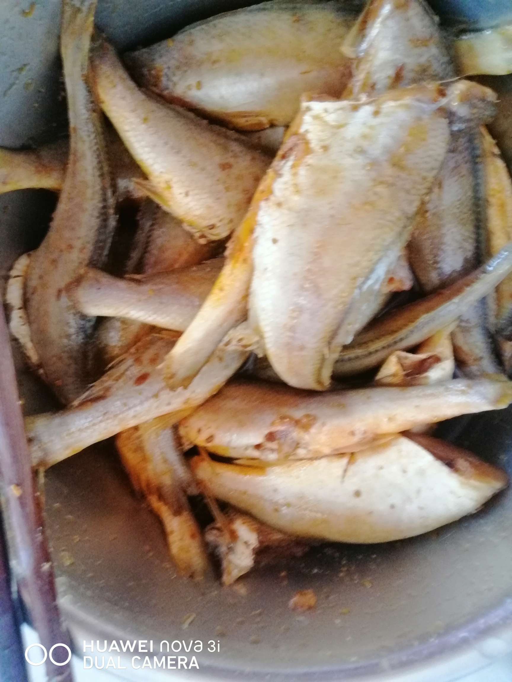 香酥小炸鱼奉上，各位吃货有口福了。