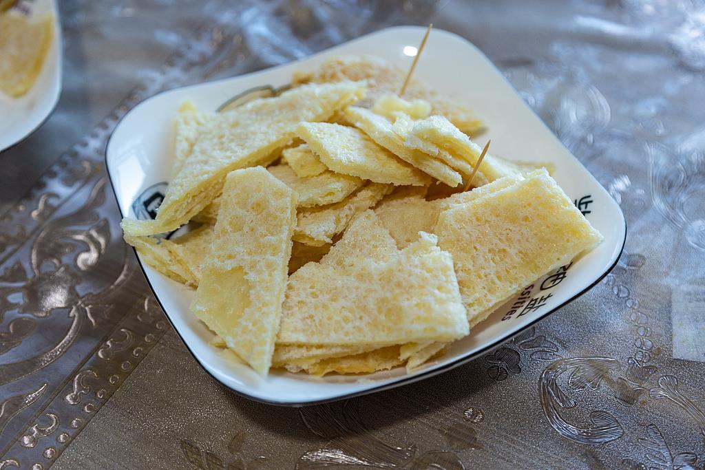 最近爆火的奶皮子酸奶是“热量刺客”吗？咋做出来的？