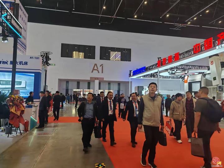 章丘区普集商会前往北京第十九届中国国际机床展参观考察