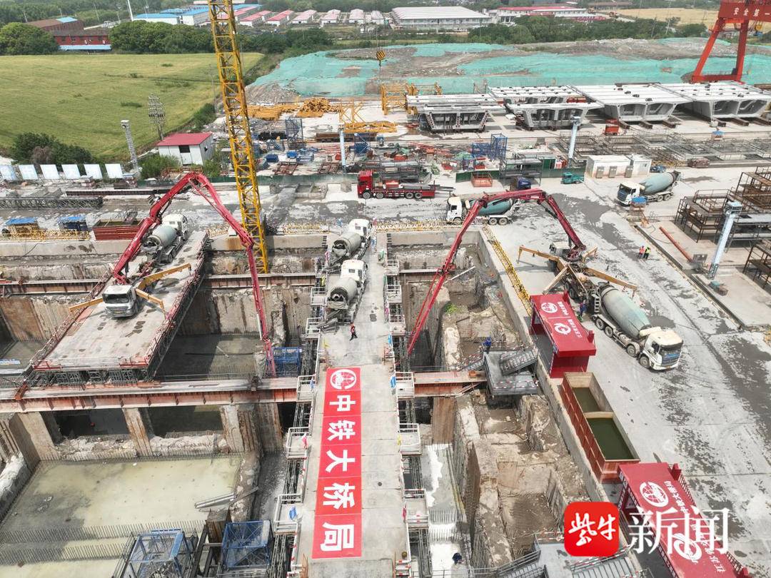 承受张靖皋长江大桥主缆拉力 世界最大复合地连墙锚碇“填芯”收官