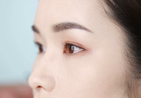 眼妆的技巧，眼影的化妆技巧（眼妆怎么画，干净自然不显脏）