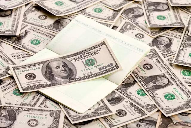 梦见打牌预示什么，梦见在打牌意味着什么（梦见自己赢了好多钱是什么意思）