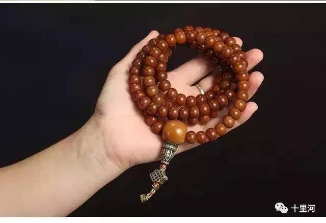 菩提根手串有什么功效，女人带菩提根手串有什么好处（菩提根的盘玩、包浆、开片过程与感悟）