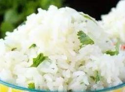 用盐水洗头的危害，经常用盐水洗头的危害（竟然有这种奇效）