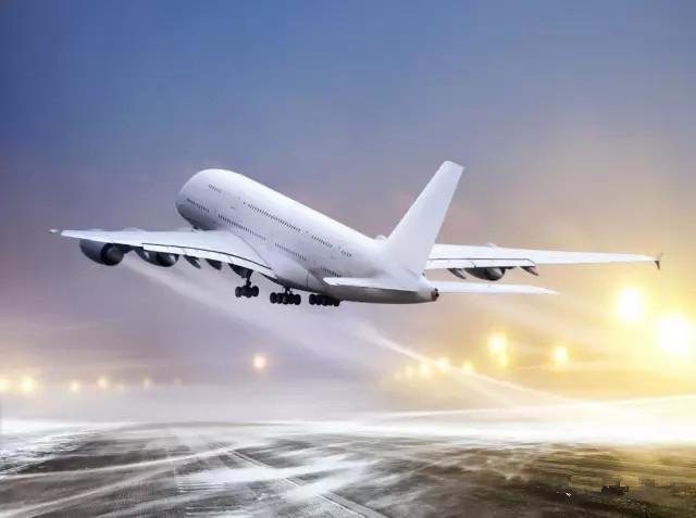 飞机起飞顺风还是逆风，飞机起飞时逆风还是顺风（顺风、逆风哪个对飞机飞行有利）