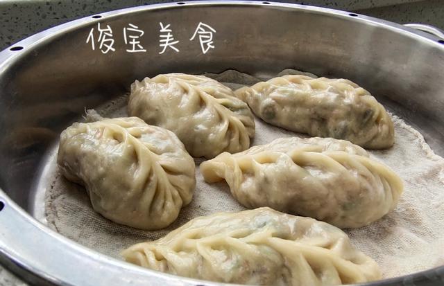 柳叶饺子的包法技巧，柳叶饺的包法图解步骤（比饺子省事。半烫面柔软又筋道。）