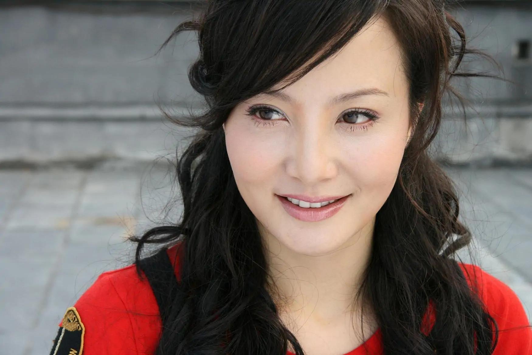 徐峥老婆的个人资料(出道33年,感情成迷,52岁未婚无子,大陶虹经历了