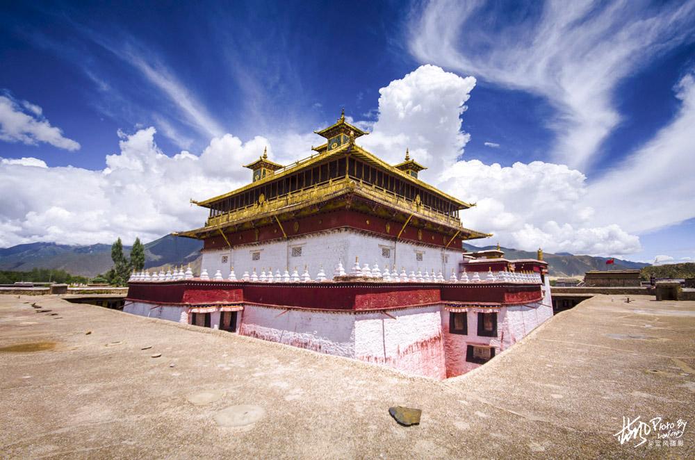 西藏历史上首座寺院很奇特，三层主殿三种风格，藏式汉式和印度式