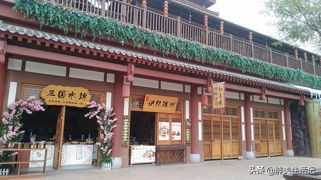 三国小镇蛇年大礼包，三国小镇蛇年大礼包激活码怎么弄（三国小镇打造西北集美食娱乐）