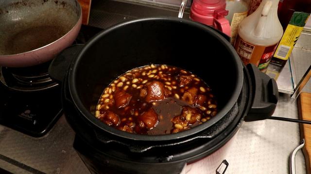 家常炖猪蹄的做法，怎样炖猪蹄才好吃又简单（第一步焯水就错了）