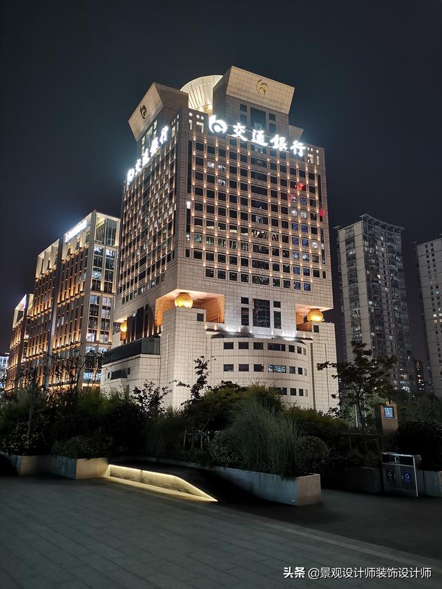 上海外滩夜景图片，外滩夜景美丽迷人让人流连忘返（上海市外滩夜景）