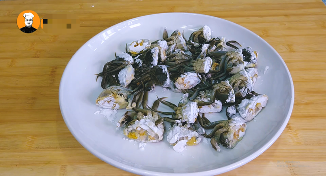 螃蟹炒年糕怎么炒，螃蟹炒年糕怎么炒好吃（饭店卖58一份的蟹炒年糕）