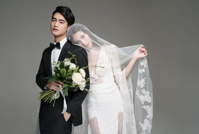 婚纱的款式与分类图片，婚纱常见款式（帮你挑选更适合自己的婚纱）