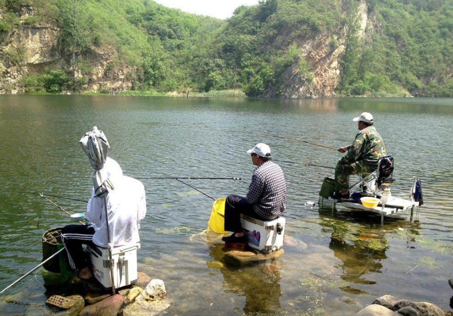 钓鱼学问虽多，掌握两大核心技巧与五个关键注意点，轻松提升垂钓成功率