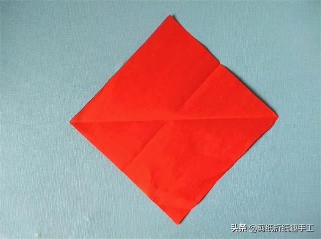 剪五角星的步骤最简单方法，超级简单的五角星怎么剪（剪纸手工教程：五角星怎么剪）