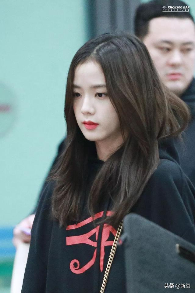 李夏怡 rose音译，卡其色李夏怡rose音译（队友和她合照就像公开处刑）