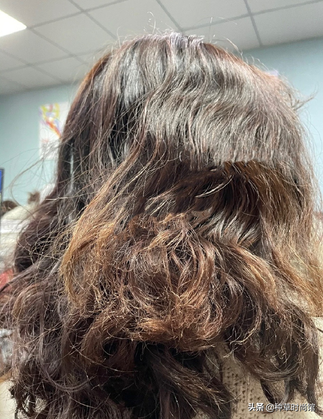 晚上披着头发睡好吗，晚上睡觉头发扎还是披（不要披着头发睡觉了）