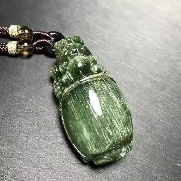 绿幽灵五行属什么，绿幽灵水晶五行属性（你戴的手串是佛教的还是道教的）