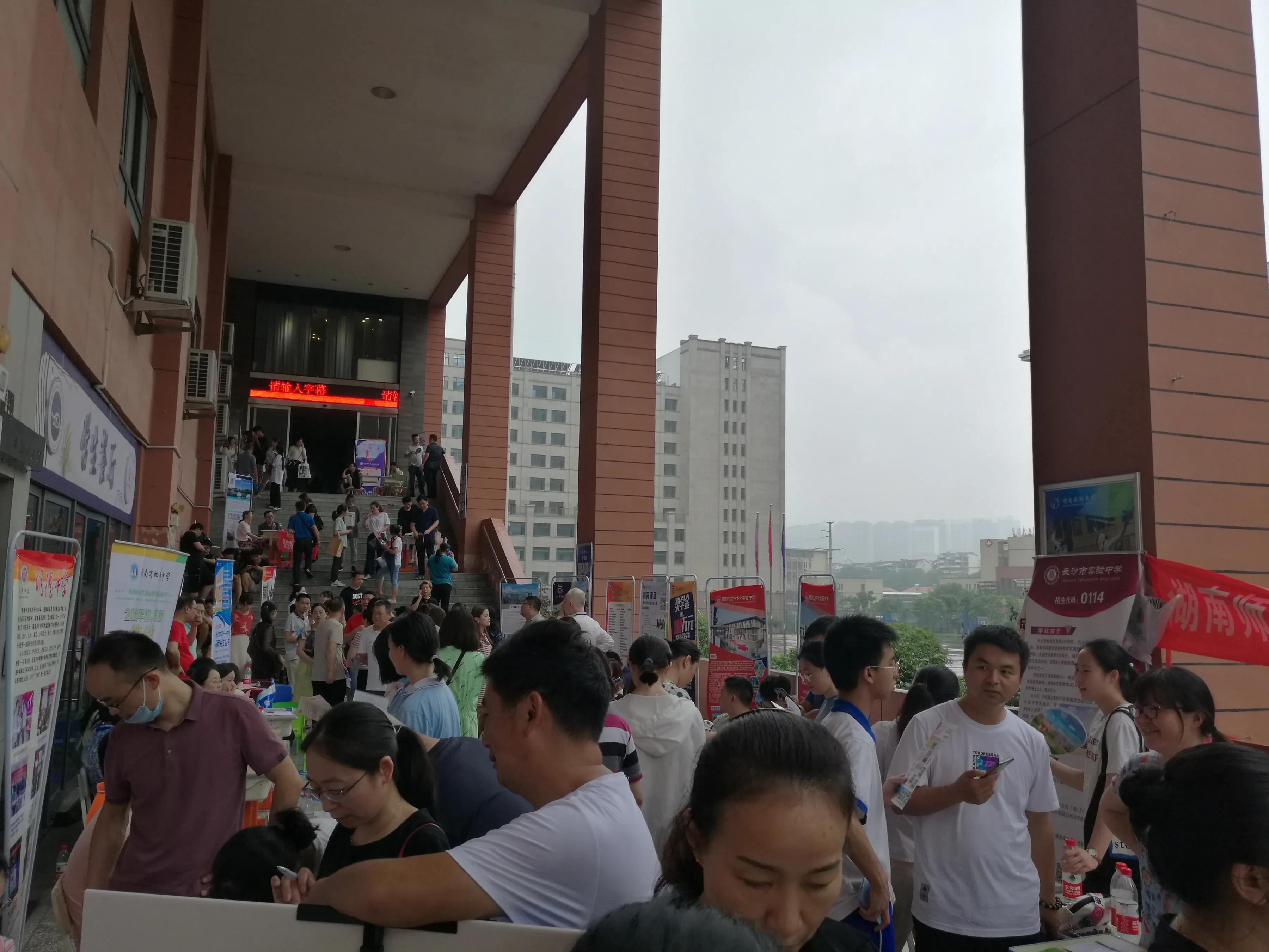 长沙市六中是几流学校（长沙市有59所普通高中供4万多名中考生报考）