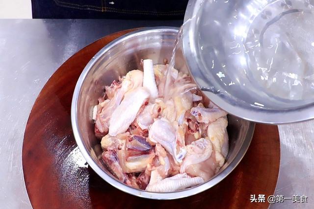 大盘鸡的制作方法，大盘鸡制作教程（大厨教你新疆大盘鸡正宗做法）