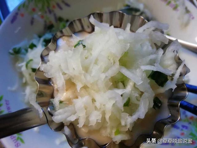 萝卜丝虾皮油墩子的做法，怎样做萝卜丝油墩子（简单易学的萝卜丝饼）