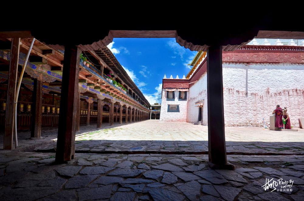 西藏历史上首座寺院很奇特，三层主殿三种风格，藏式汉式和印度式