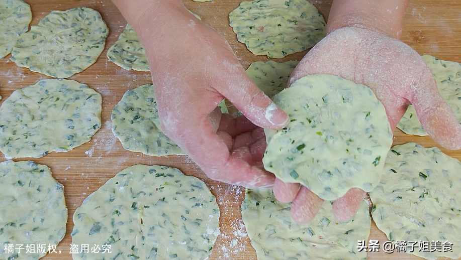 图片[7]-【香脆韭菜薄饼】做法步骤图 一顿做了30个 上桌扫光-起舞食谱网