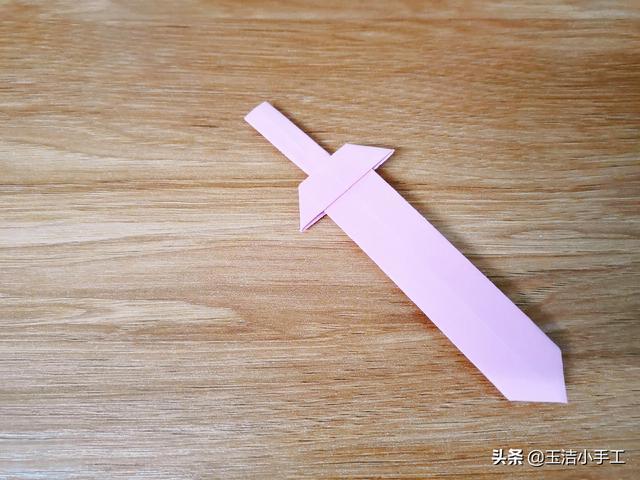如何做一把纸剑，如何用纸做出一把剑（手工折纸：宝剑出鞘）